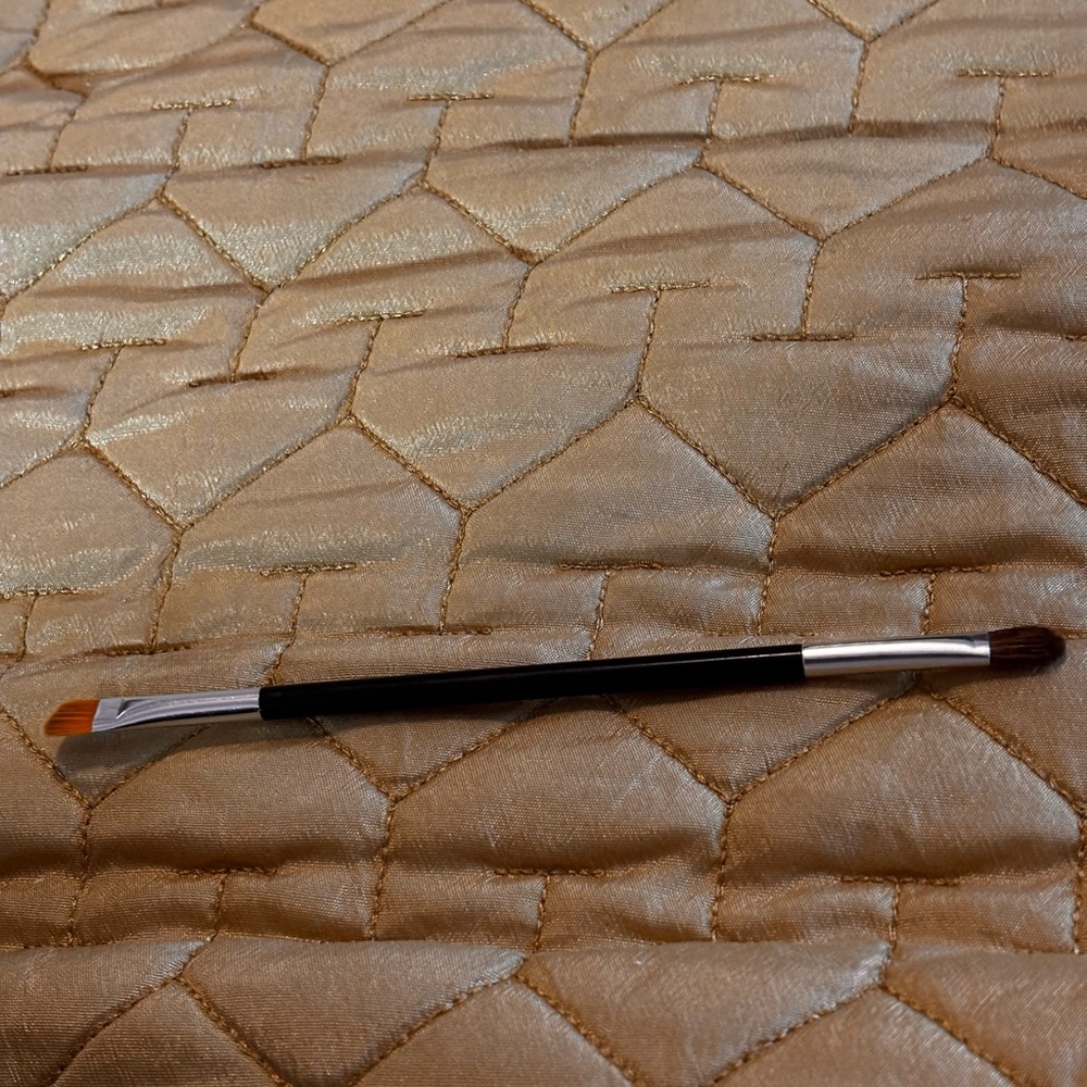 Dual-Ended Makeup Brush